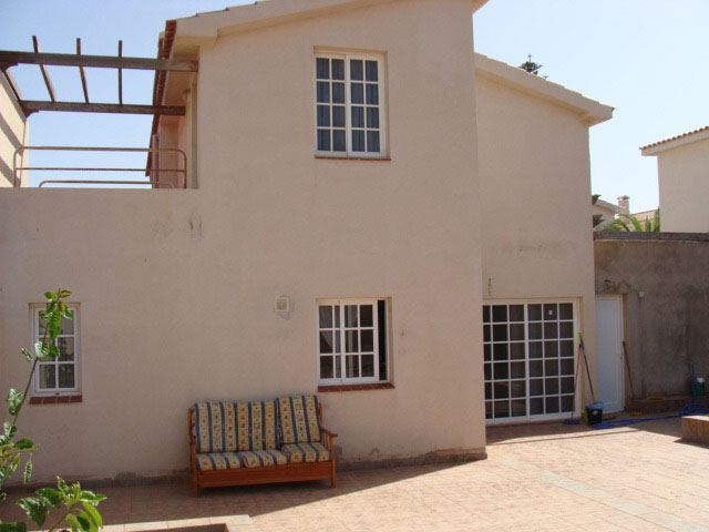 Im Verkauf! Eine neu renovierte Villa mit Gemeinschaftspool im Parque Holandes, Fuerteventura