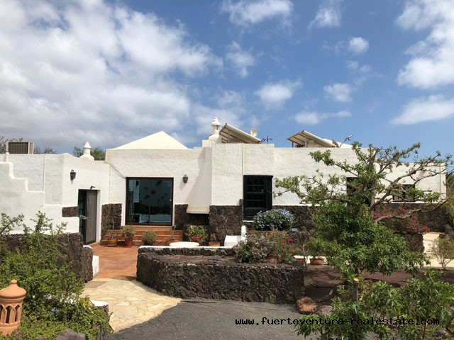 Te koop! Een unieke villa met uitzicht op zee op een unieke locatie in het zuiden van Fuerteventura