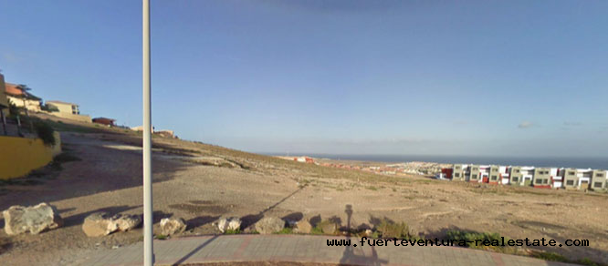  Vendiamo una trama urbana con vista sul mare e sui campi da golf a Caleta de Fustes, Fuerteventura