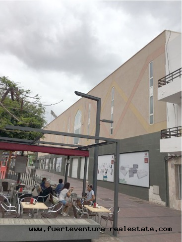 Se vende o se alquila grande edificio comercial en Puerto del Rosario - Fuerteventura