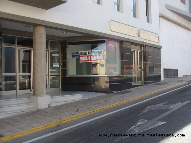 For sale! Commercial store in Puerto Del Rosario in a very good location.