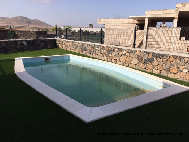 Im Verkauf! Neu gebaute moderne Villen mit Pool in dem Dorf El Roque bei El Cotillo 