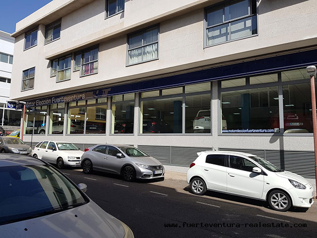 We sell a large commercial business premises in Puerto del Rosario Fuerteventura