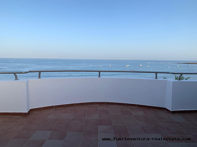 For sale! Beautiful penthouse right on the beach in Puerto Lajas