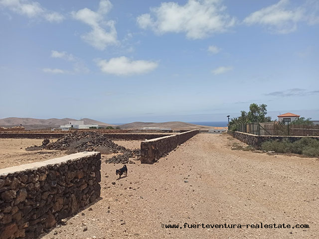 For sale! Land in the village of Tindaya with sea view