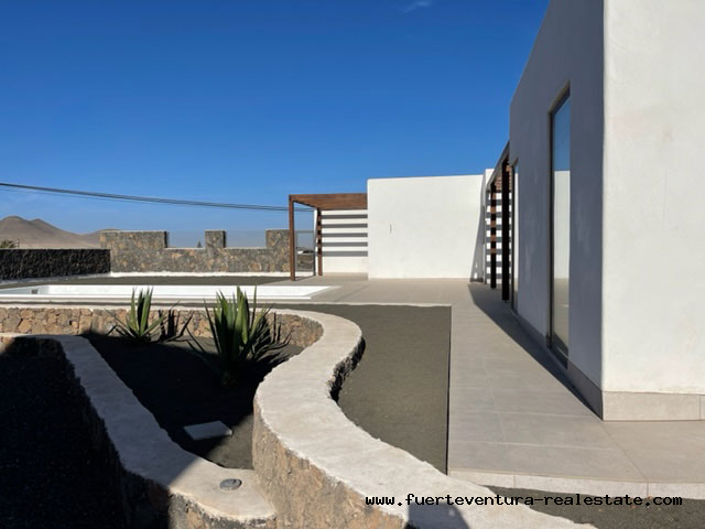 Une villa moderne à vendre avec beaucoup d'espace à Lajares