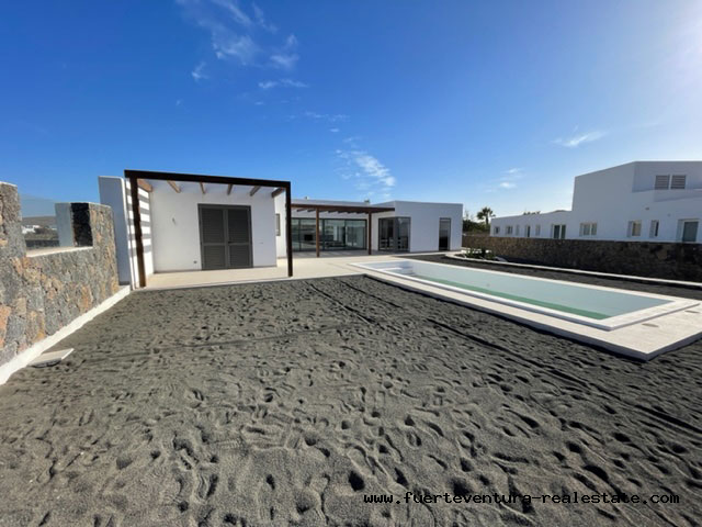 Se vende una Villa moderna con mucho espacio en Lajares