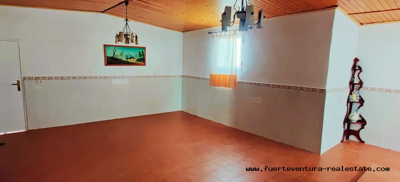 For sale! Spacious villa in the village of Villaverde, north of the island.