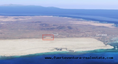 We are selling a large urban plot of 64,878 m2 with a unique location in Corralejo.