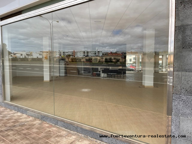 For rent! Very large commercial property in Puerto del Rosario