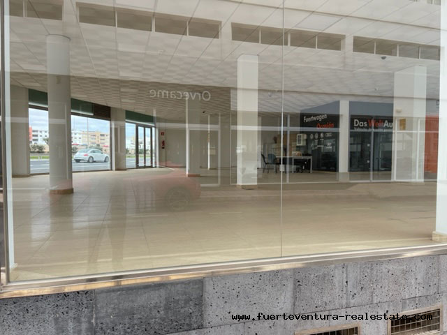 For rent! Very large commercial property in Puerto del Rosario