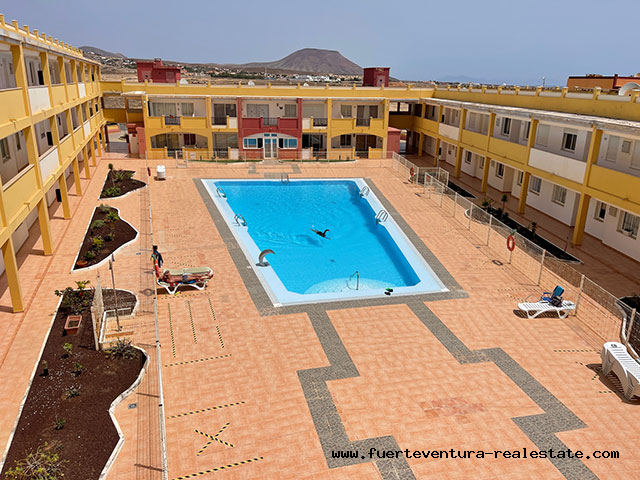 Nous vendons un très bel appartement avec piscine à La Caleta