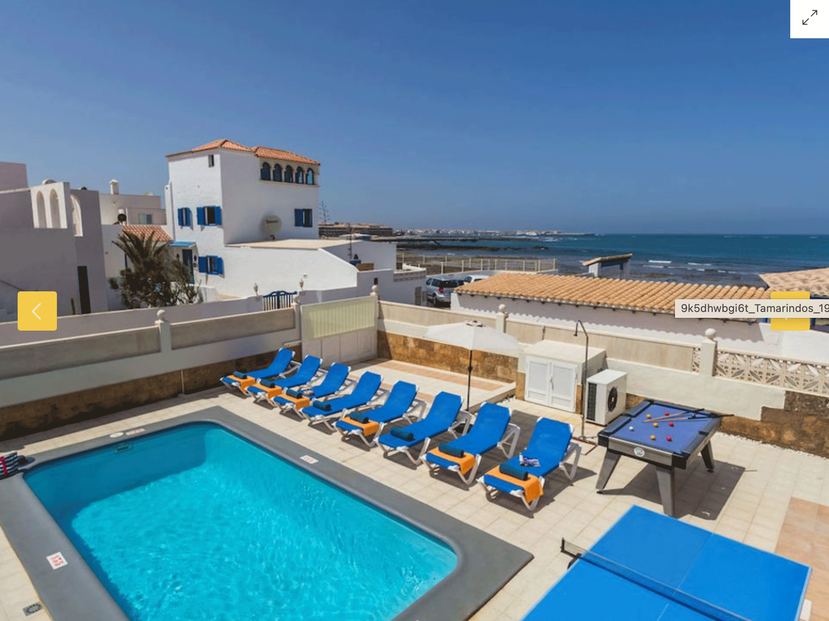 A vendre! Très belle villa avec piscine à seulement 50 m de la mer à Corralejo