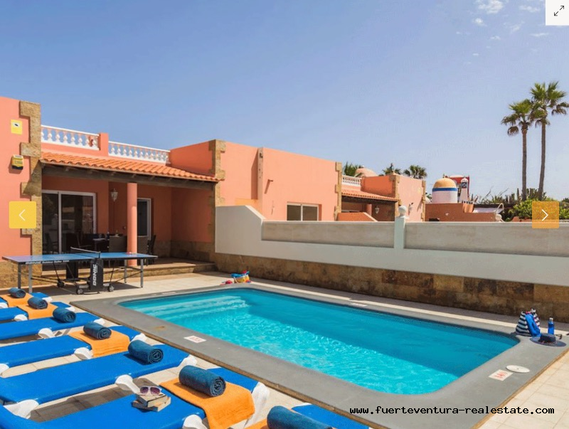 For sale! Very nice villa with pool and only 50 m distance to the sea in Corralejo