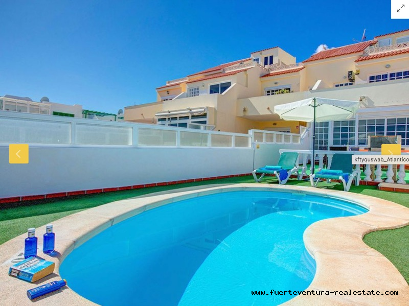 Een zeer mooie Villa met zwembad aan zee in Corralejo