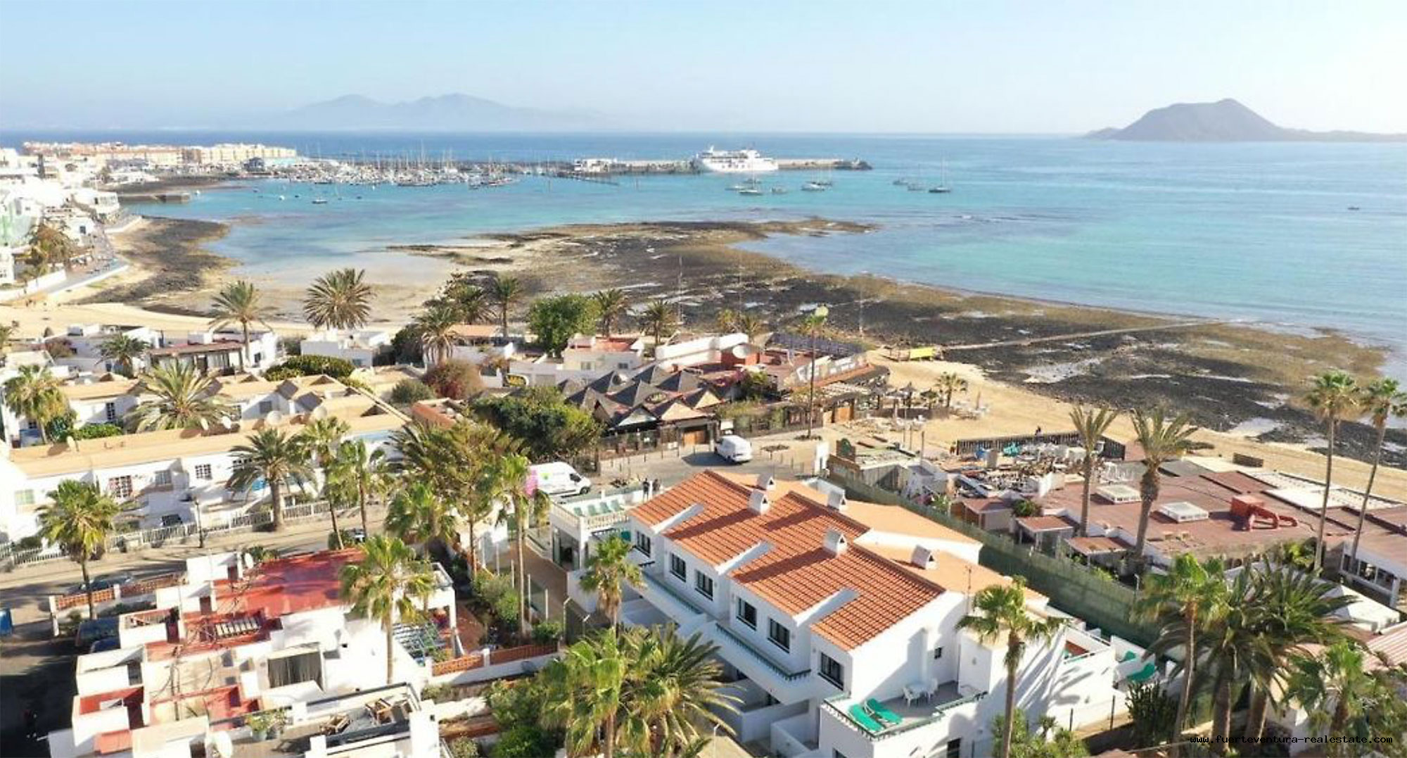 Te koop! Een vakantiecomplex met 14 appartementen en zwembad in Corralejo, Fuerteventura!