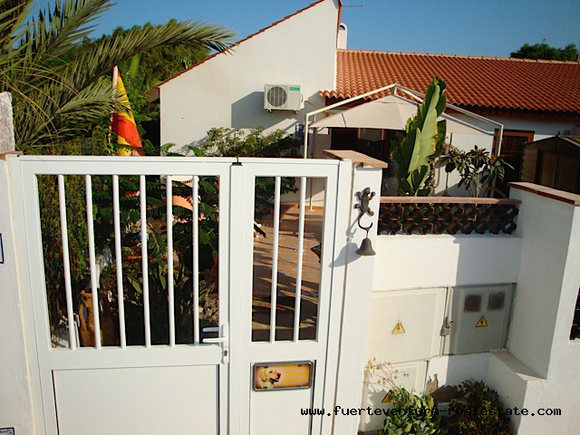 Een mooie bungalow met gemeenschappelijk zwembad wordt verkocht in Parque Holandes op Fuerteventura