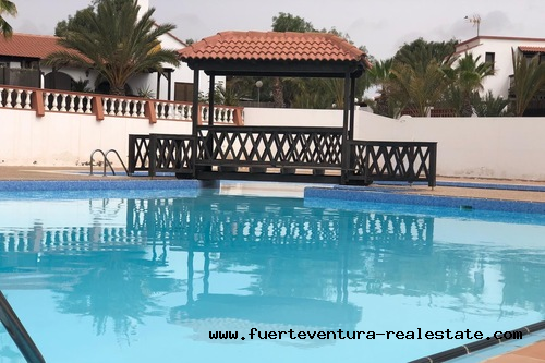 A beautiful bungalow with community pool is sold in Parque Holandes in Fuerteventura