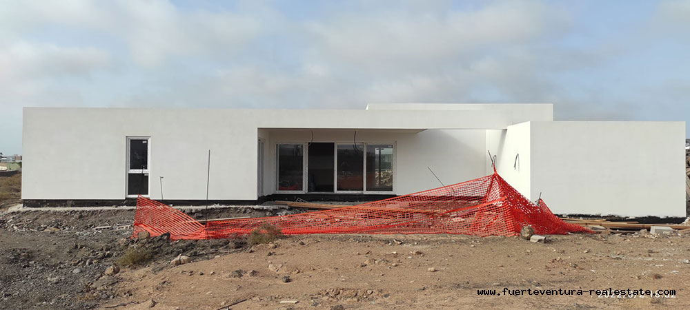 ¡En venta! Villa de obra nueva en el pueblo de Lajares, al norte de Fuerteventura