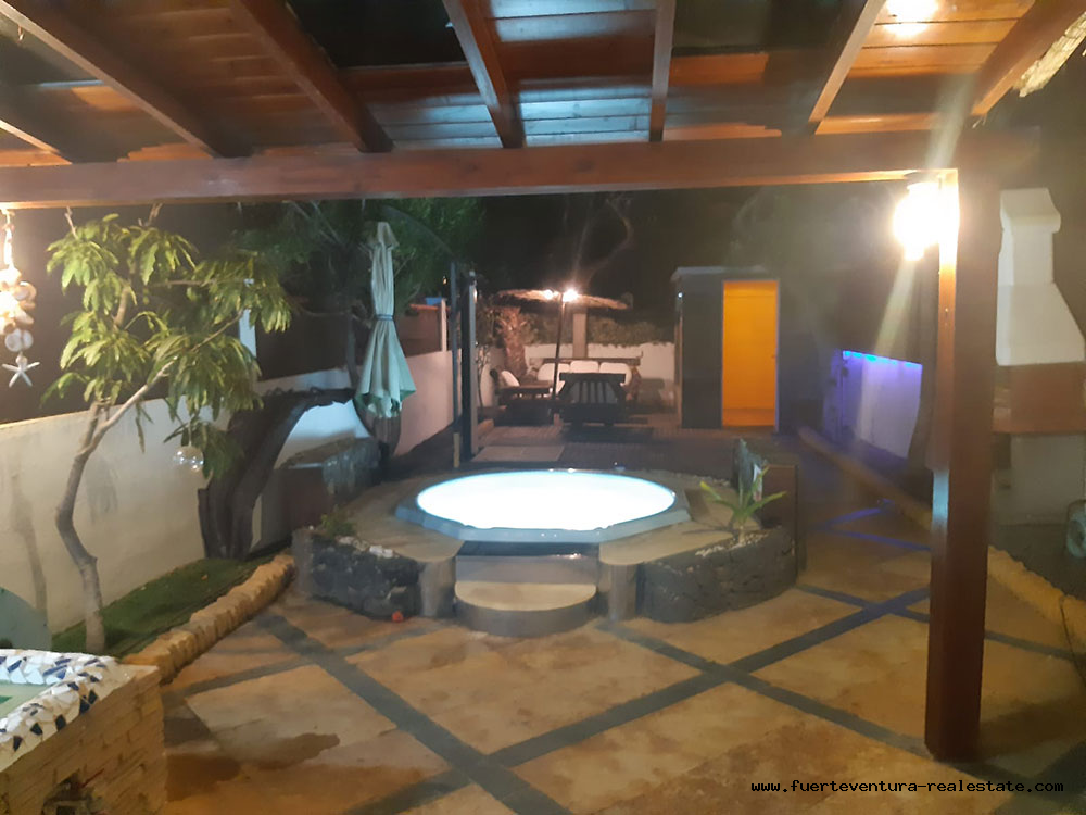  Wir verkaufen ein schöne kleine Villa mit Whirlpool in Corralejo