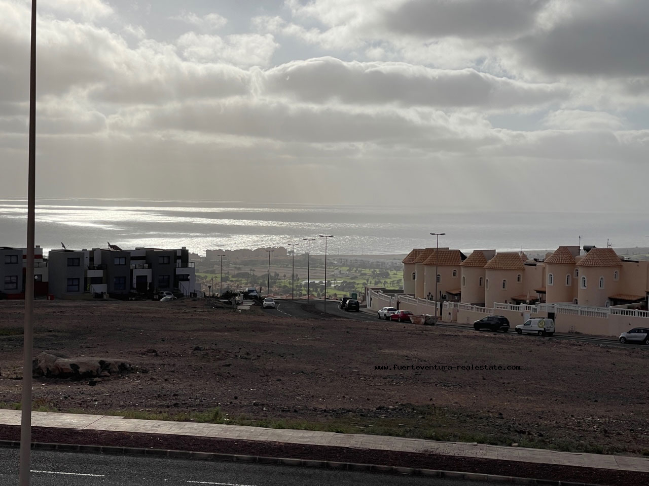 Se vende precioso chalet dúplex con vistas al mar en Caleta de Fuste