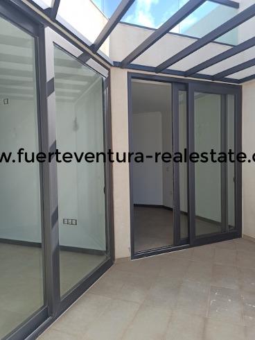 For sale! Apartments in a new building on the first line in El Cotillo