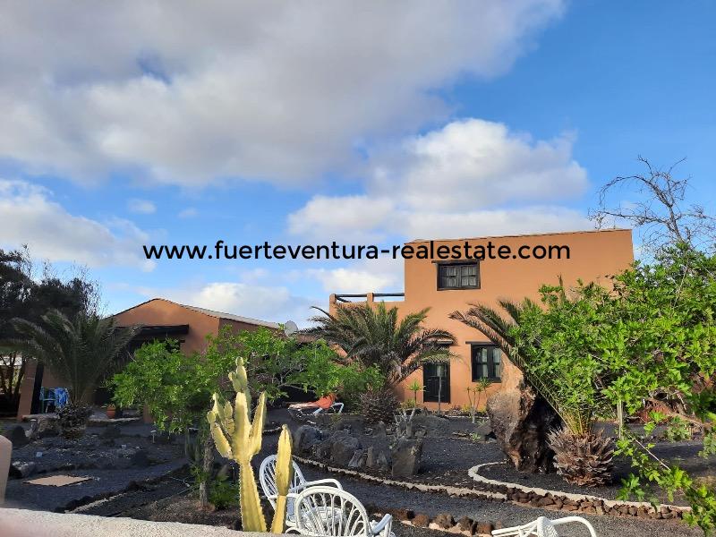 For sale! A beautiful rustic villa in a good location of Lajares 