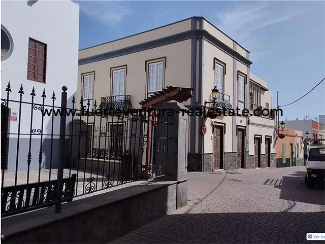 for sale! Very nice centenary town house in Carrizal
