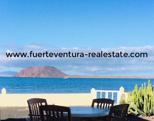 Te koop! Een unieke villa op een bevoorrechte locatie aan het strand in Corralejo