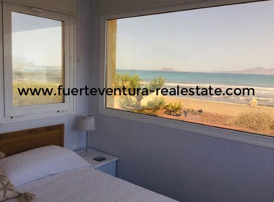 Te koop! Een unieke villa op een bevoorrechte locatie aan het strand in Corralejo