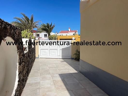 Zu verkaufen ! Eine einzigartige Villa in privilegierter Strandlage in Corralejo