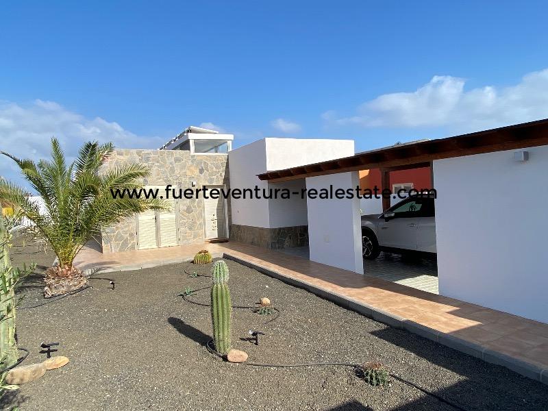 For sale! A very beautiful villa with pool on the Golf course with unobstructed sea views