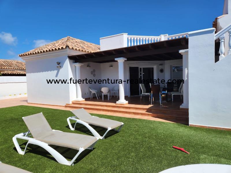 Très belle villa avec piscine dans l'urbanisation Vistas Del Mar Corralejo