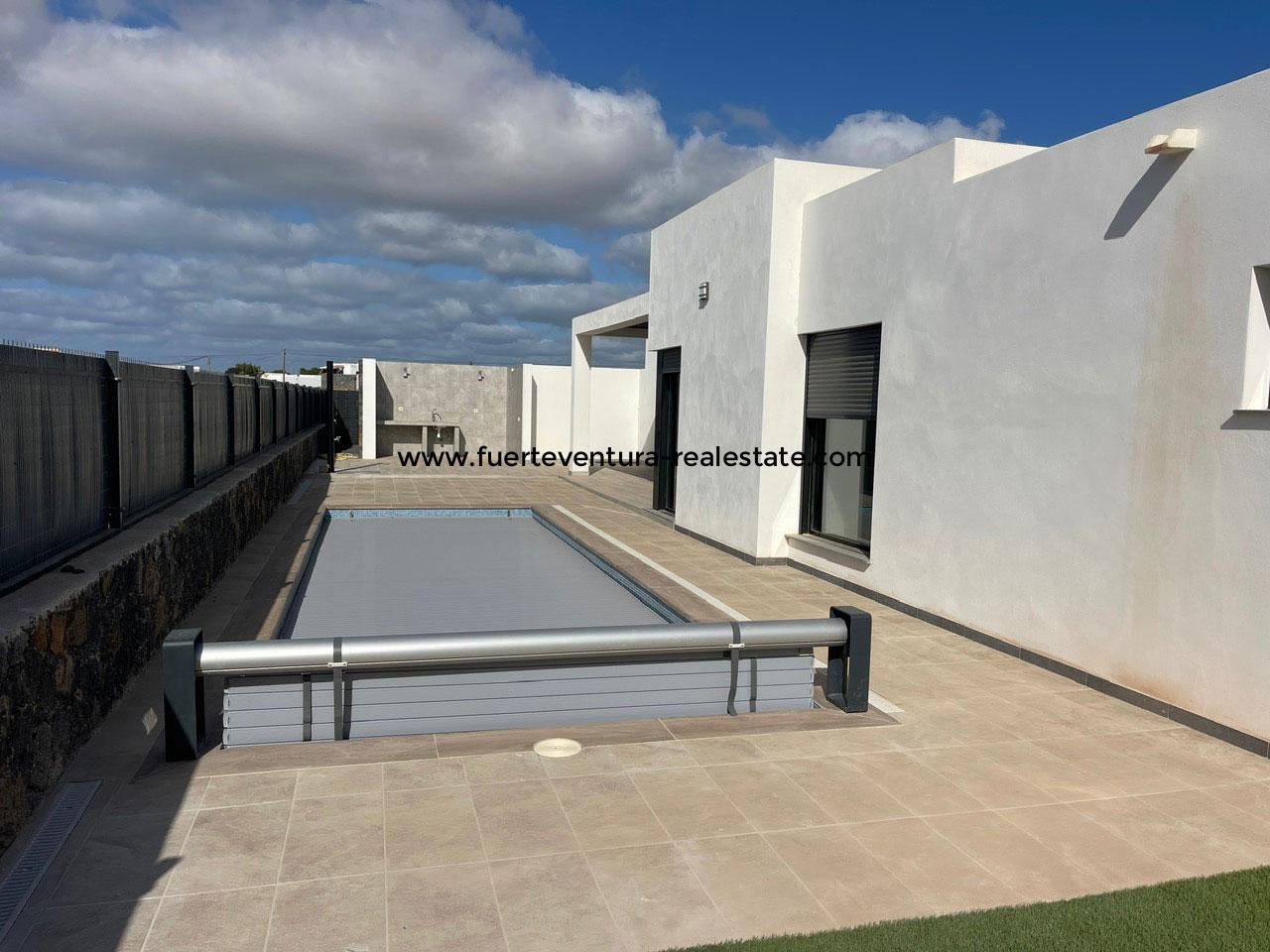 Modern new build villa in El Roque with heated pool