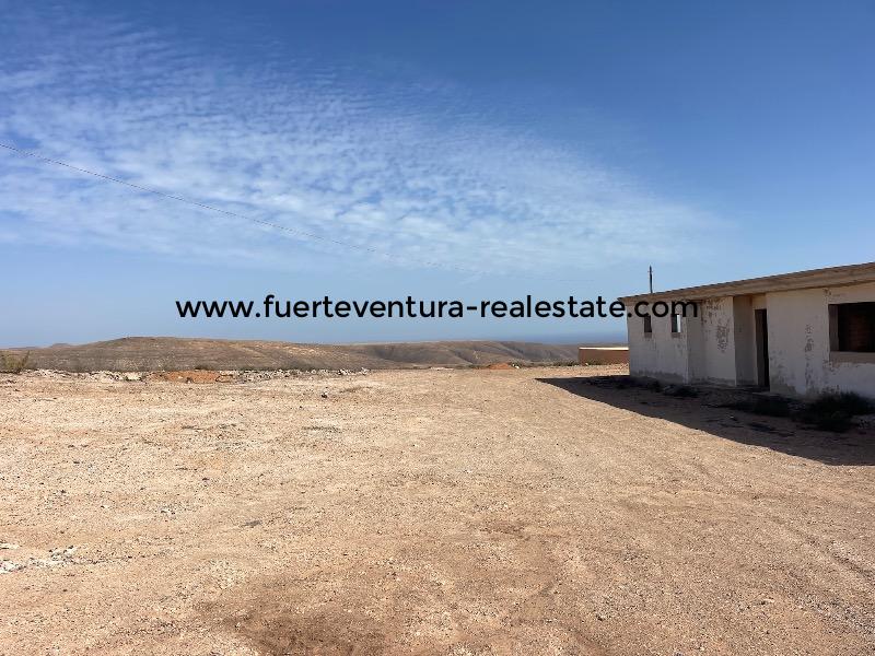 In vendita!  Una proprietà in costruzione grezza con vista sul mare a El Time