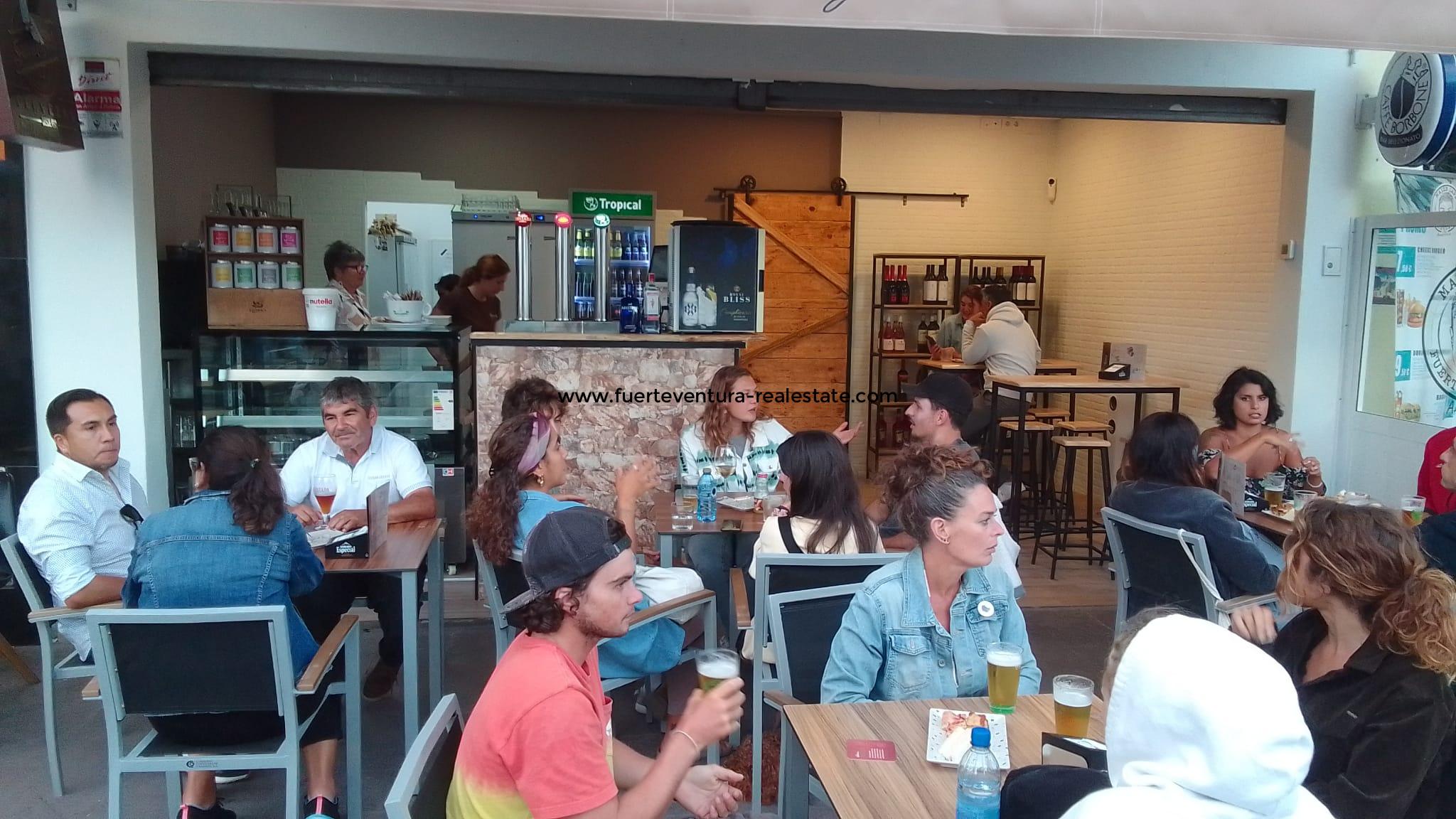 Een bar/cafetaria te huur in de beste commerciële buurt van Corralejo