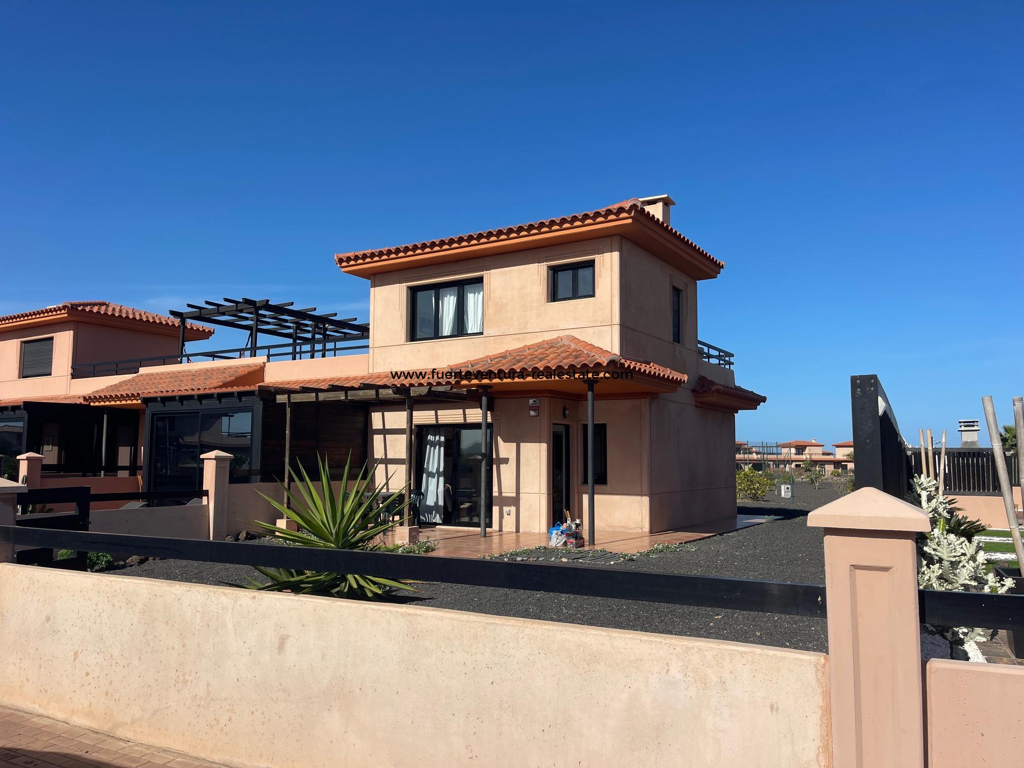  Beautiful duplex villa with communal pool in the Origomare urbanization in Majanicho