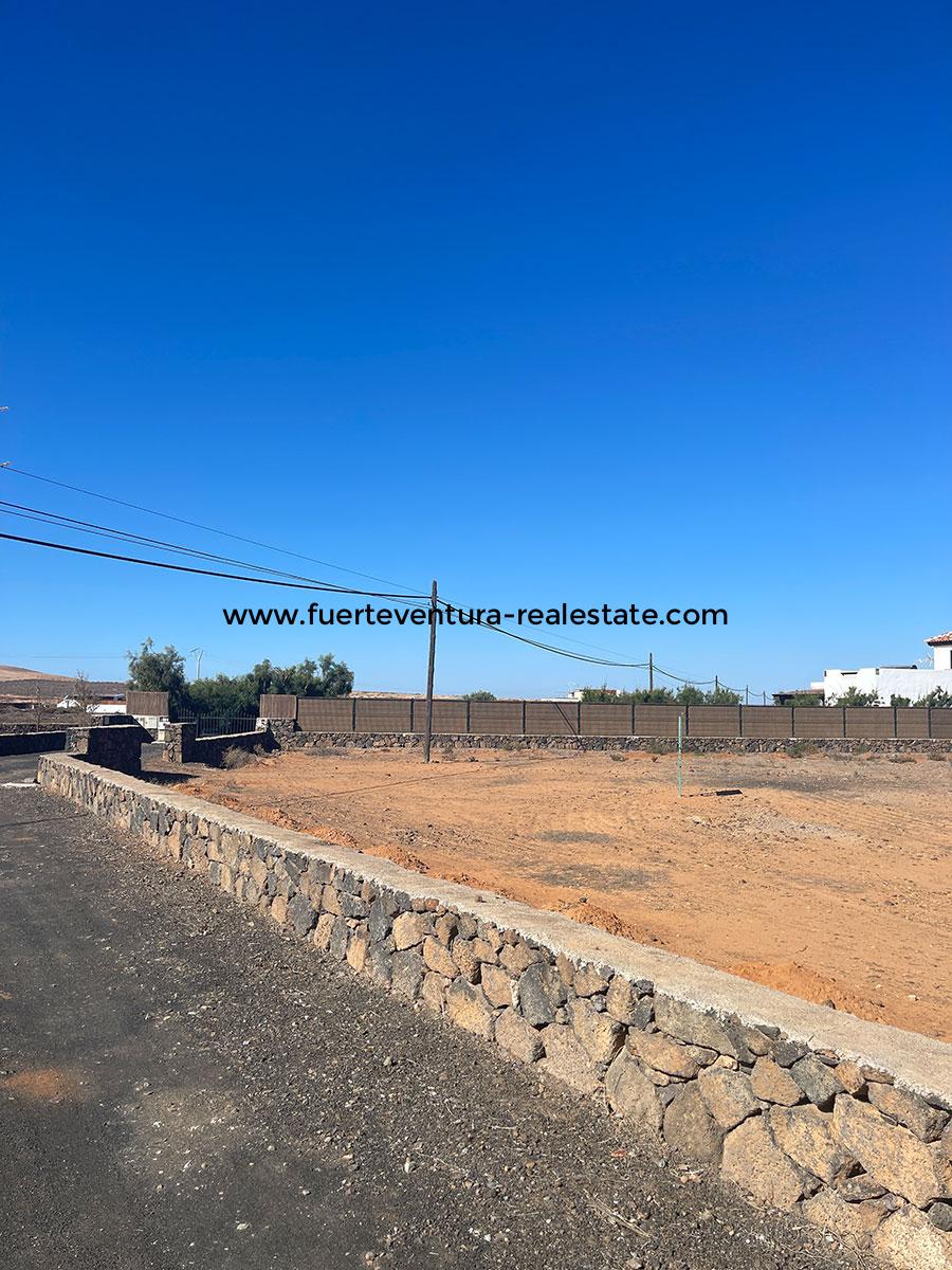  Nous vendons des terrains à bâtir en zone urbaine dans le village de La Oliva