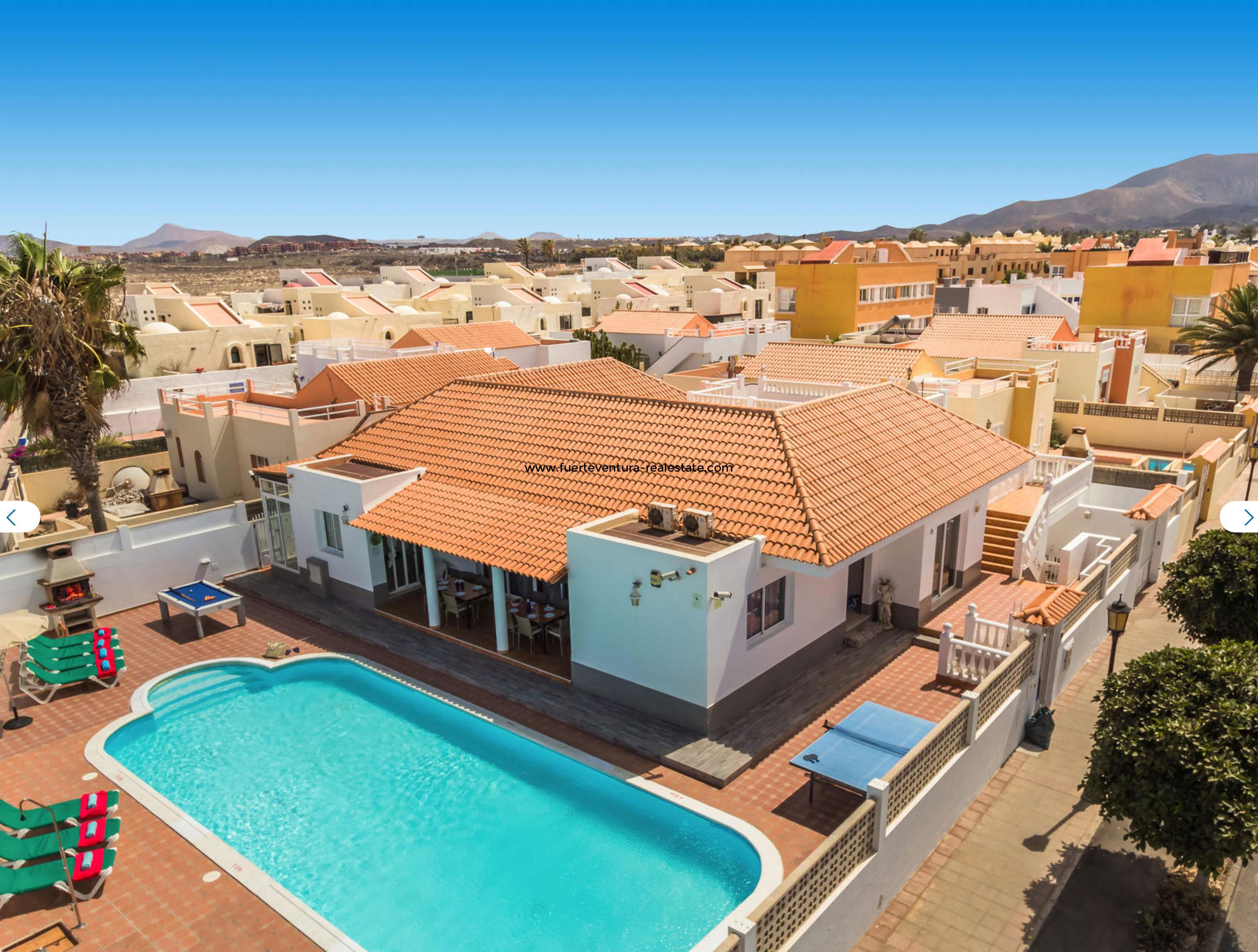 À vendre Villa avec piscine et très grand espace de vie, emplacement privilégié à Corralejo