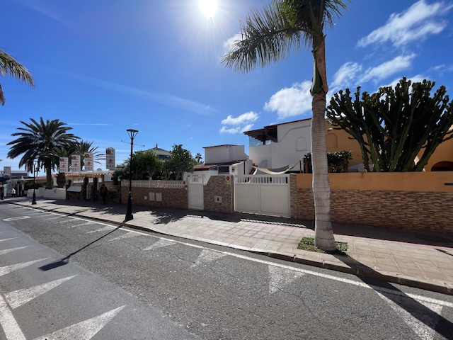  For Sale Villa with Penthouse and Sea Views in the Prime Location of Corralejo