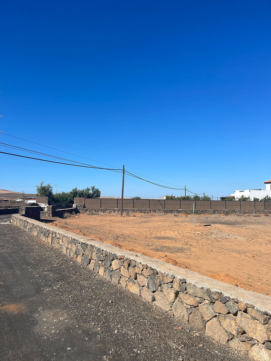  We are selling urban building plots in the village of La Oliva